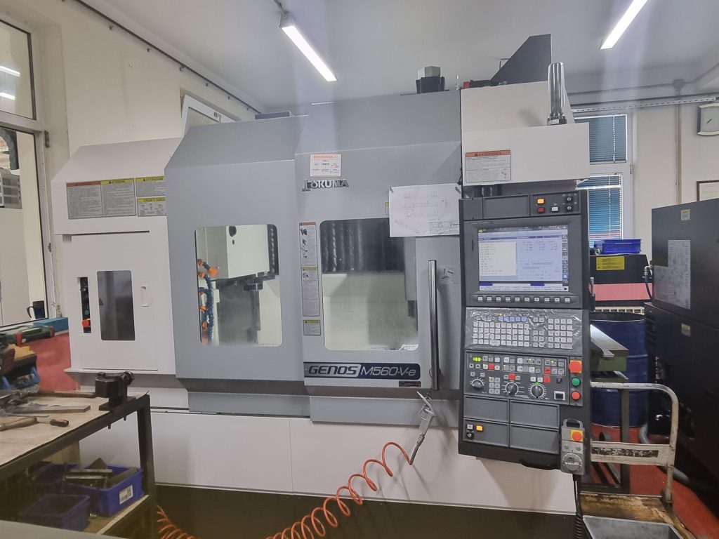 CNC vertikalni obradni centar OKUMA Genos M560-V-e