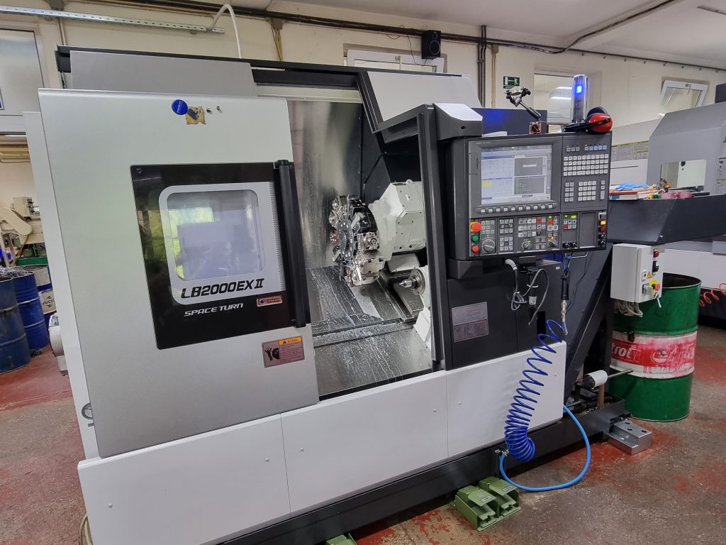 CNC tokarski stroj OKUMA LB2000 EXII MY C500 (osi: X, Y, Z, C)